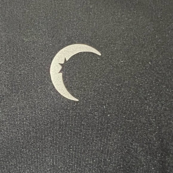 ZYIA Leopard Pocket High Rise Capri Leggingsโ - Picture 3 of 6